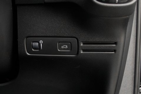 Volvo XC40 T3 R-DESIGN 15