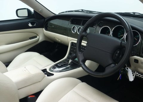 Jaguar XKR 4.2 Convertible 2dr Petrol Automatic (304 g/km, 400 bhp) 38