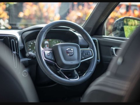 Volvo XC40 2.0 XC40 R-Design B4 MHEV AWD Auto 4WD 5dr 14