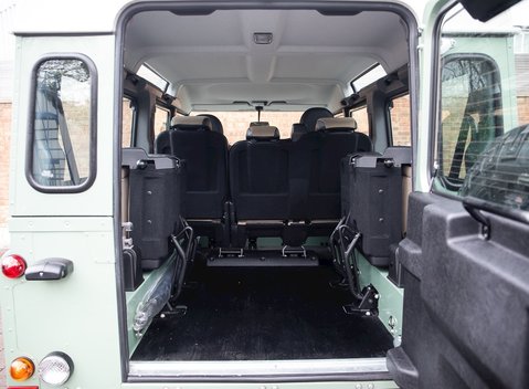 Land Rover Defender 110 Heritage Station Wagon 30