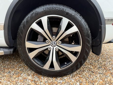 Volkswagen Touareg 3.0 TDI V6 BlueMotion Tech R-Line Tiptronic 4WD Euro 6 (s/s) 5dr 13