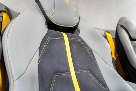 Ferrari California T. MAGNERIDE SUSPENSION. BESPOKE INTERIOR. TWO-TONE BODYWORK. CARPLAY. 26