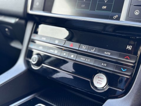 Jaguar F-Pace 2.0 F-PACE Prestige AWD D Auto 4WD 5dr 60