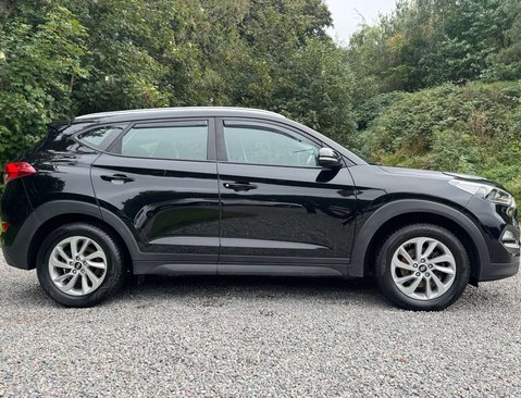 Hyundai TUCSON 1.7 Tucson SE Nav Blue Drive 2WD CRDi 5dr 3