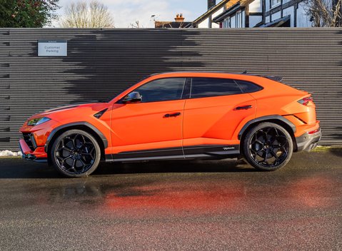 Lamborghini Urus PERFORMANTE 3