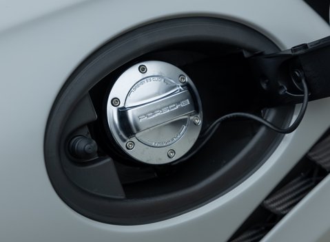 Porsche 911 GT2 RS (991) 36