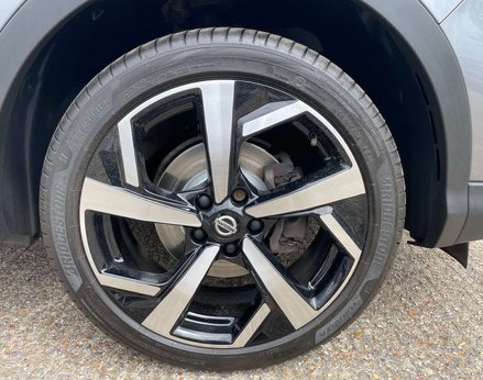 Nissan Qashqai 1.3 Qashqai N-Motion DiG-T 5dr 15