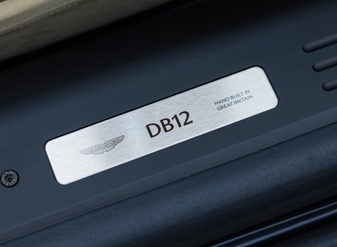 Aston Martin DB12 Volante 30