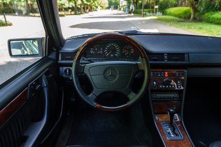 Mercedes-Benz E Class 500E 14
