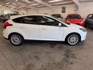 Ford Focus 1.0T EcoBoost Zetec Navigator Euro 5 (s/s) 5dr 7