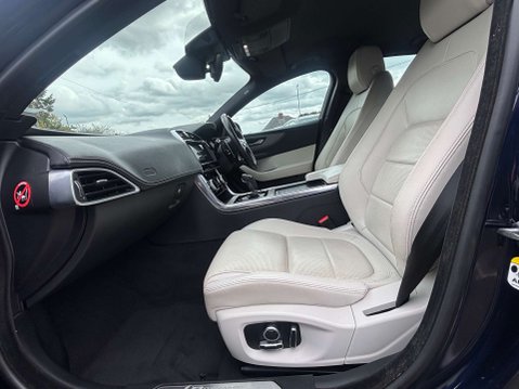 Jaguar XE 2.0 D180 R-Dynamic SE Saloon 4dr Diesel Auto Euro 6 (s/s) (180 ps) 28