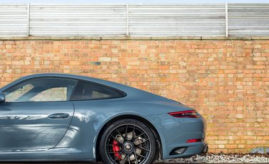 Porsche 911 (991.2) Carrera 4 GTS 26