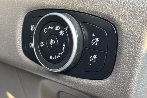 Ford Transit Custom 300 L2 H2 170 ps Limited Automatic - Workshop Van 35