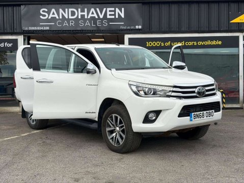 Toyota Hilux 2.4 D-4D Invincible Pickup Double Cab 4dr Diesel Auto 4WD Euro 6 (s/s) (TSS 2