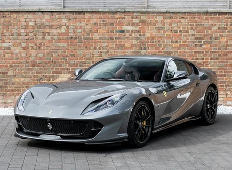 Ferrari 812 Superfast 6