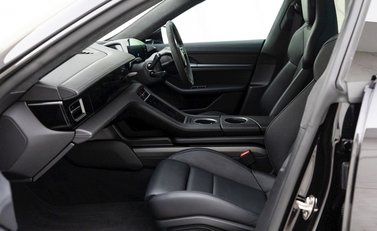 Porsche Taycan Turbo S 15