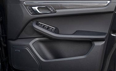 Porsche Macan Turbo 22