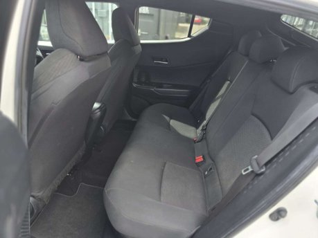 Toyota C-HR 1.8 VVT-h Design SUV 5dr Petrol Hybrid CVT Euro 6 (s/s) (122 ps) 12