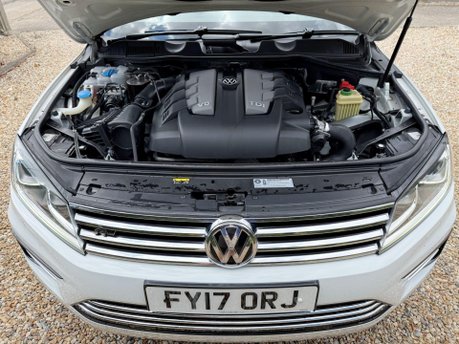 Volkswagen Touareg 3.0 TDI V6 BlueMotion Tech R-Line Tiptronic 4WD Euro 6 (s/s) 5dr 17