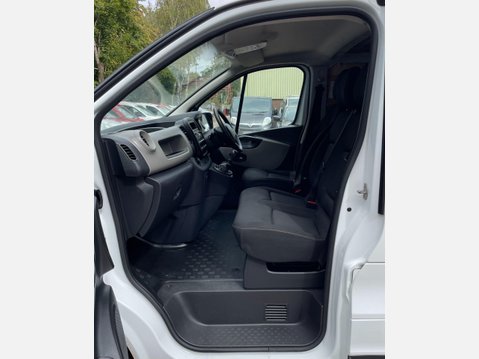 Renault Trafic 1.6 dCi 27 Business SWB Standard Roof Euro 6 5dr 31