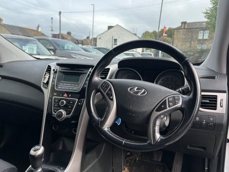 Hyundai i30 CRDI SE BLUE DRIVE 15