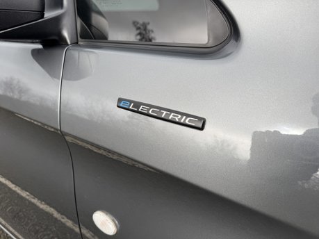 Mercedes-Benz eVito 100 KWH Tourer Pro L2 Auto Electric 9 SEATER/LWB/PARKTRONIC/VAT Q 35