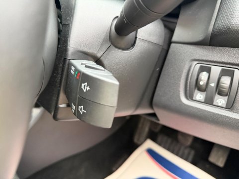 Renault Clio 0.9 TCe Iconic Euro 6 (s/s) 5dr 24