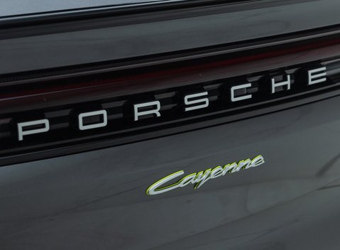 Porsche Cayenne E-HYBRID coupe 33