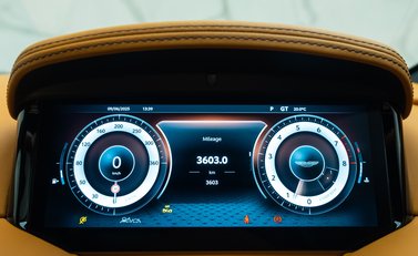 Aston Martin DB12 V8 18