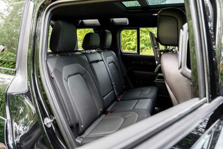 Land Rover Defender 110 X-DYNAMIC HSE. URBAN UPGRADES. REAR SCREENS. PANO ROOF. E/SUSPENSION. 12