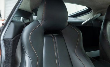 Aston Martin V12 Vantage S 15