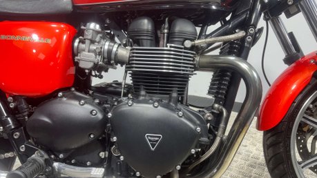 Triumph Bonneville SE 2013 7K NEW MOT INCREDIBLE CONDITION CUSTOM NAKED BIKE 865CC 26