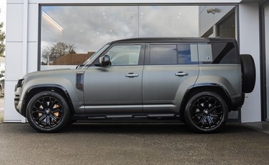 Land Rover Defender 110 OCTA EDITION ONE 3