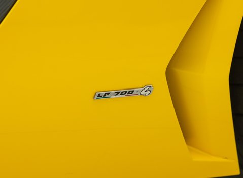 Lamborghini Aventador LP 700-4 ROADSTER 40