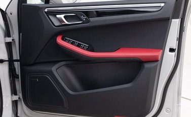 Porsche Macan GTS PDK 18