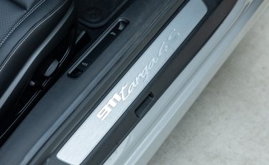 Porsche 911 Targa 4S (992) 28