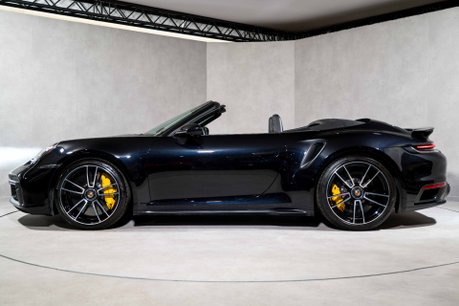 Porsche 911 TURBO S PDK. SPORTS CHRONO. HEATED & VENTILATED SEATS. PCCBS. SPORT EXHAUST 8