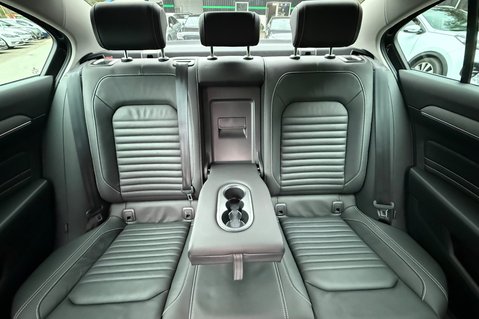 Volkswagen Passat GTE DSG - VAT Q - 1 OWNER - PLUG IN HYBRID - 3 IN STOCK 60