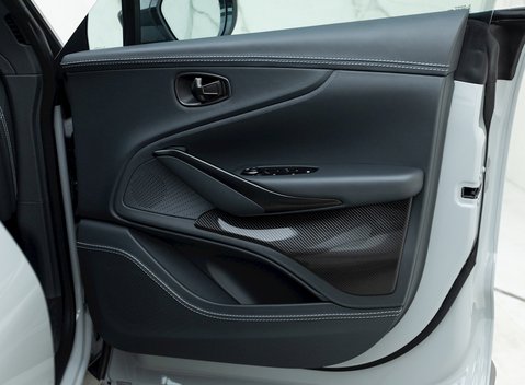 Aston Martin DBX 707 22