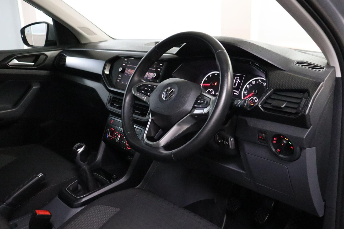 2019 Volkswagen T-Cross — image 4