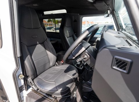 Land Rover Defender 90 Landmark 12