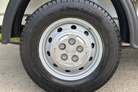 Peugeot Boxer 335 2.2 Hdi 130 ps Crew Cab Tipper - Air Con - Ex MOD 27