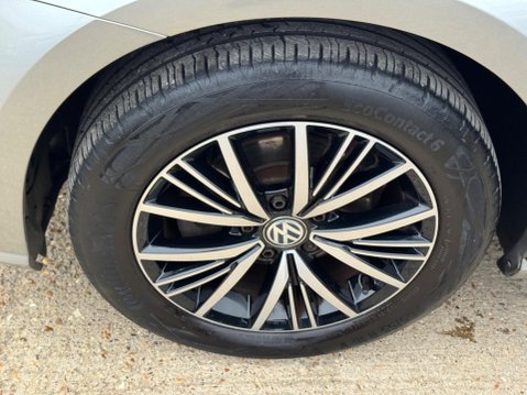 Volkswagen Golf 1.0 TSI BlueMotion Tech SE Nav Euro 6 (s/s) 5dr 43