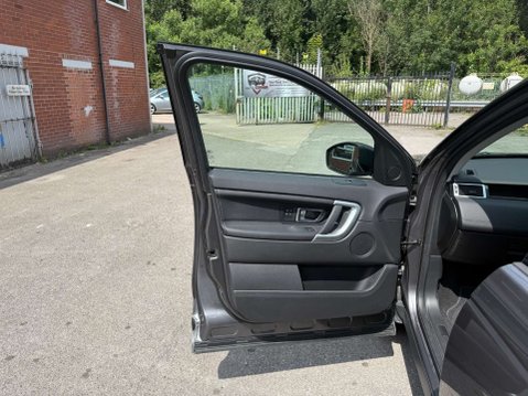 Land Rover Discovery Sport 2.0 Discovery Sport Dynamic Luxury HSE Si4 Auto 4WD 5dr 9