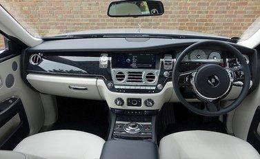 Rolls-Royce Ghost 21