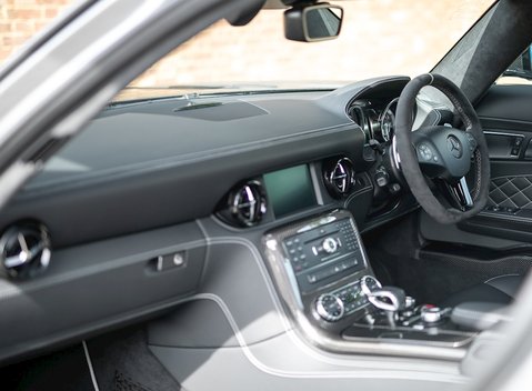 Mercedes-Benz SLS AMG GT Final Edition 17