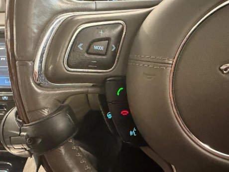 Jaguar XJ 3.0d V6 Portfolio Auto Euro 5 4dr 17