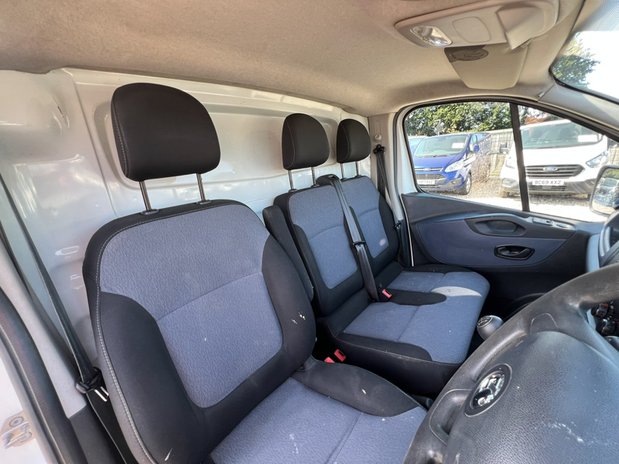 Vauxhall Vivaro LWB High Roof L2H2 120 Bi Turbo Air Con 1 Owner 27
