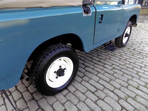 Land Rover 88 Series 111 Petrol + 7 Seats 17