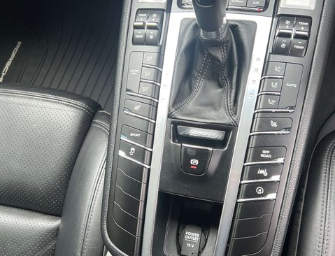 Porsche Macan 3.0 Macan S Semi-Auto 4WD 5dr 33